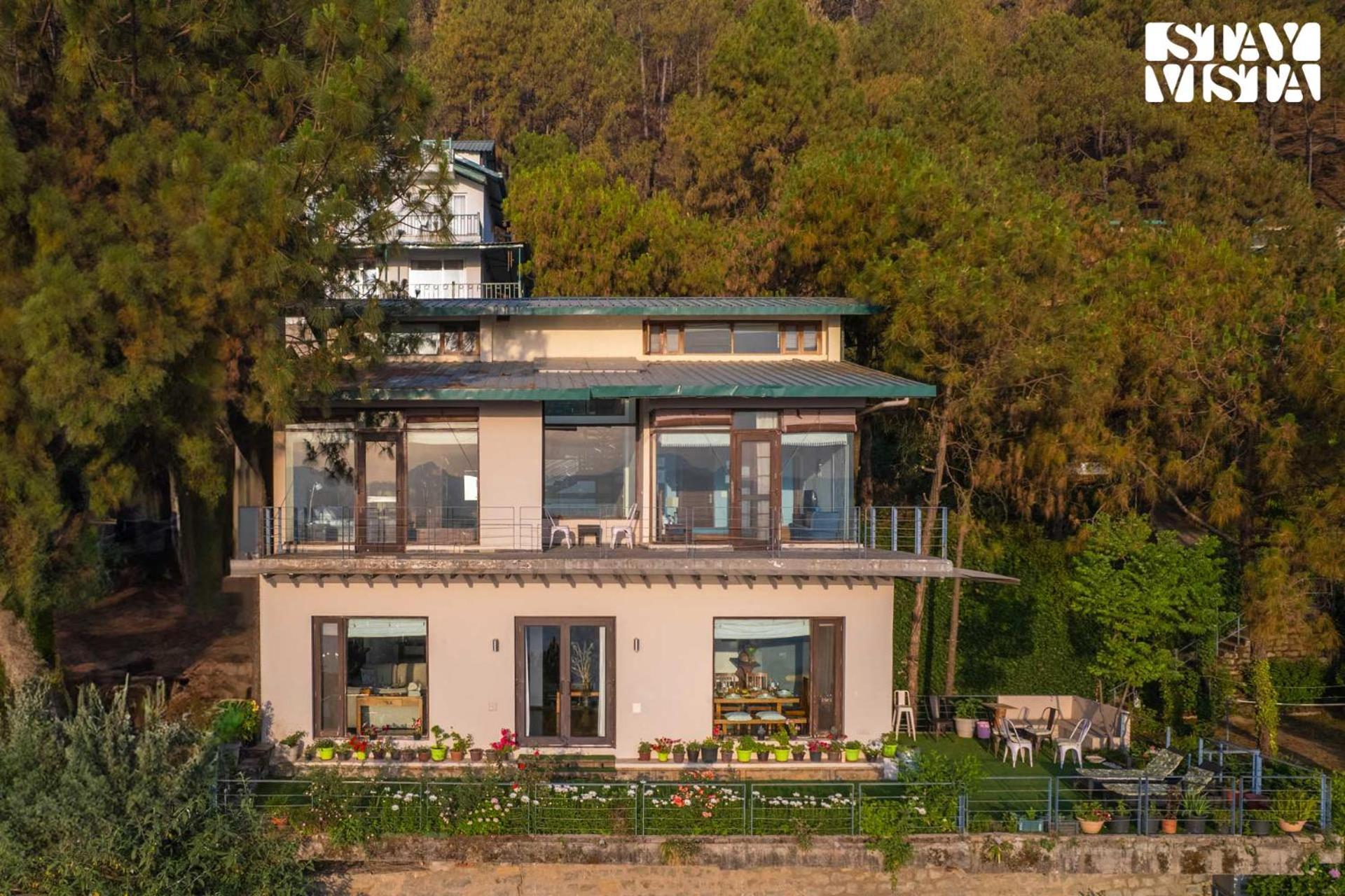 Stayvista At Hillcrest Villa With Valley View, Bonfire And Heater Kasauli Bagian luar foto